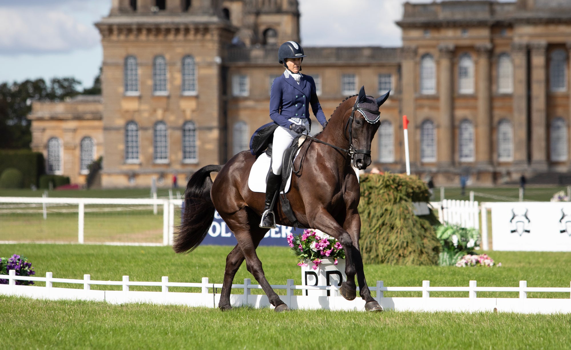 Gallagher's Water Ambassador Valerie Pride Pilots Favian Successfully Around Blenheim Palace Amid a Competitive Field
